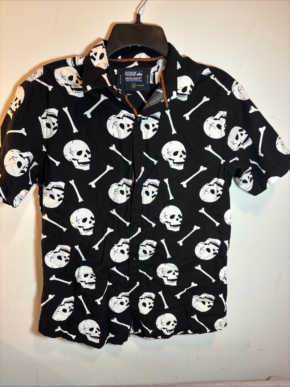 Monument Black Skull Print Short Sleeve Button-Down Shirt. 564